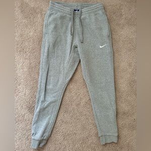 Nike Men’s Club Fleece Gray Sweatpants